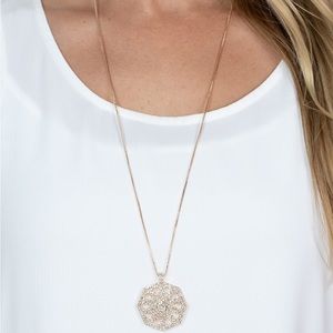 NEW Boutique Vintage Gold Flower Diamond Rhinestone Formal Classic Necklace